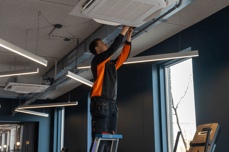 Service Elektromonteur Retail Utiliteit image