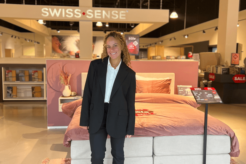 Host(ess) Swiss Sense image