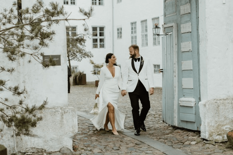 Pensioneret præst til vielser på Dragsholm Slot image