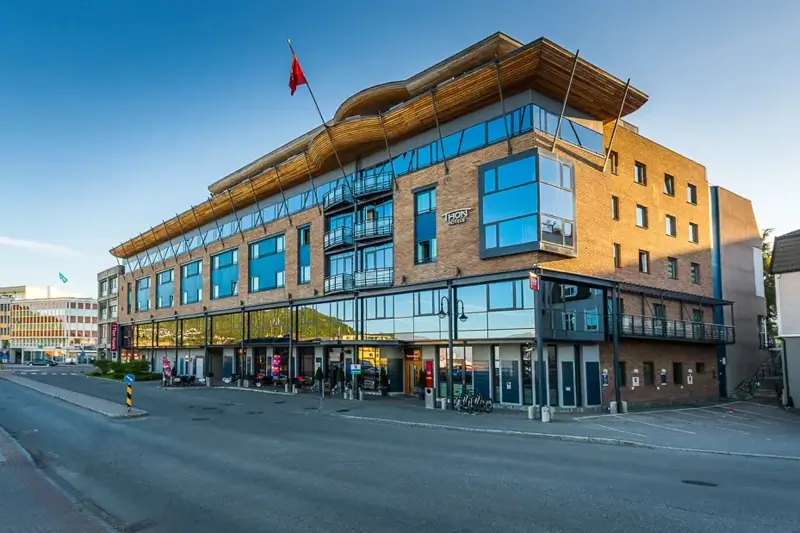 Thon Hotel søker Servitører image