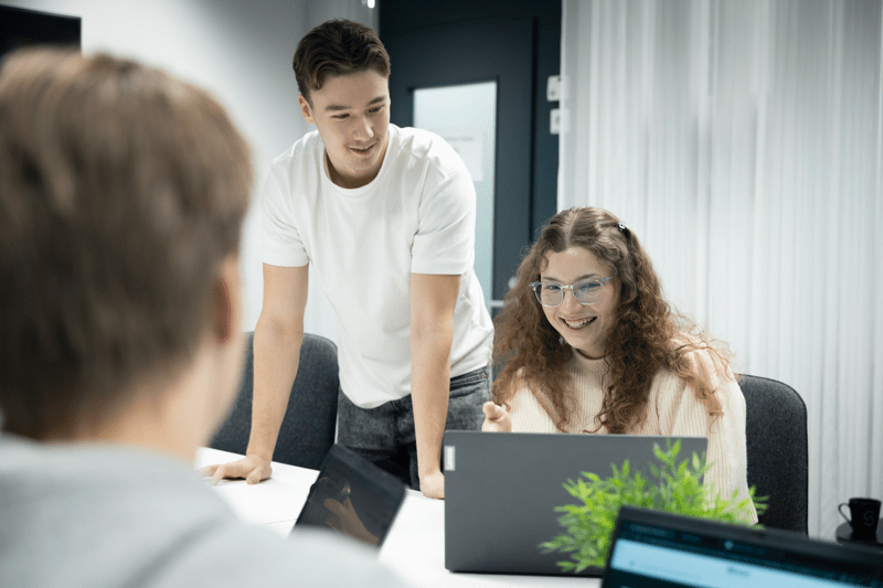 B2B Vakuutusmyyjä | Soldem image