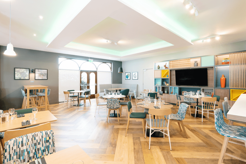 Food and Beverage Assistant image