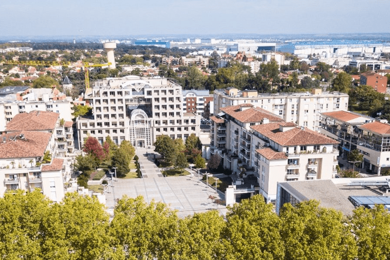 Commercial automobile H/F image