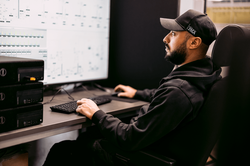 PLC programmerare mot robotceller image