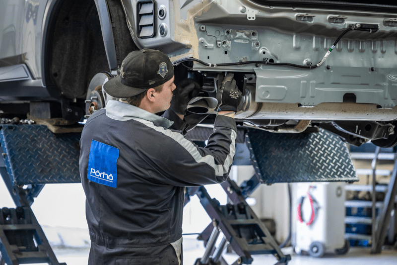 Automekaanikko, Pörhön Autoliike Oy image