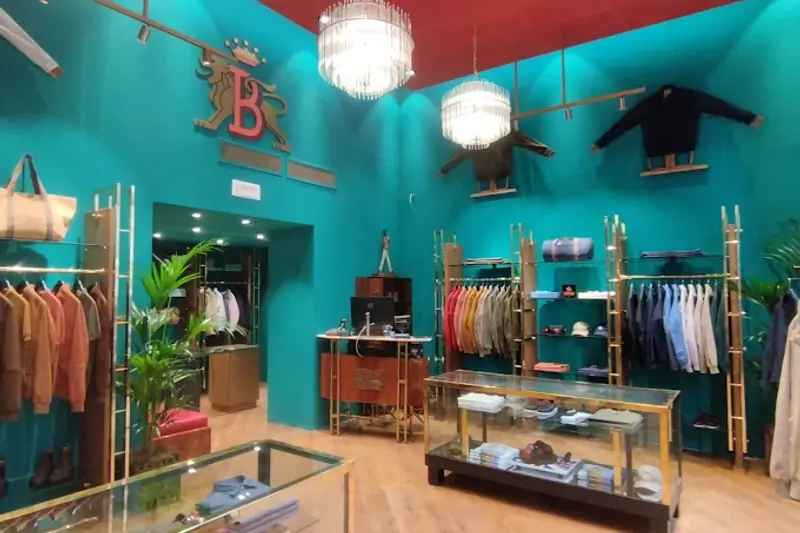 Sales Assistant Full Time - BARACUTA Flagship Store Milano image