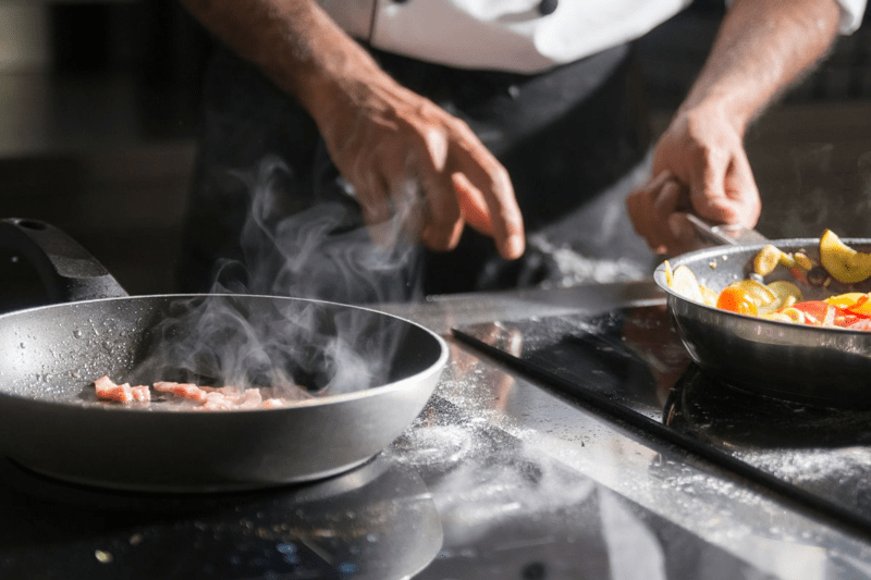 Comercial / zona Norte con experiencia en cocina image