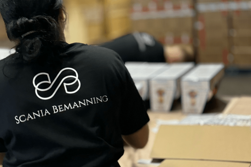 Personal för plock & pack på lager i Malmö image