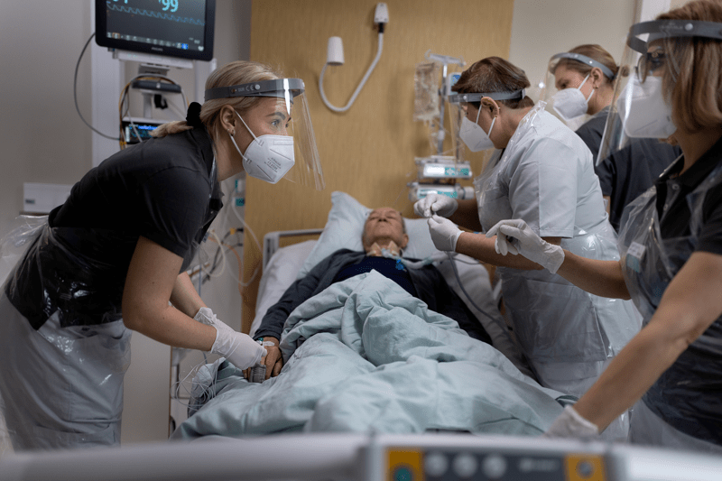 Undersköterska med erfarenhet från akutsjukvård (treskift) image