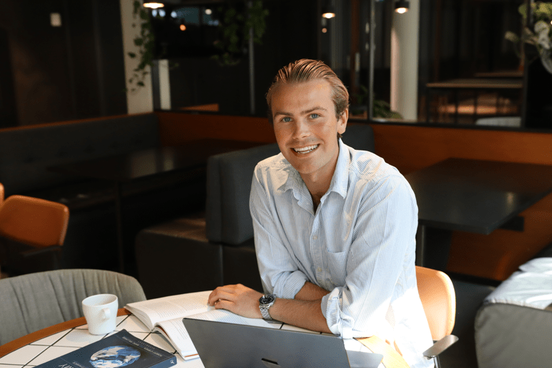 Nettlærer i finansfag image