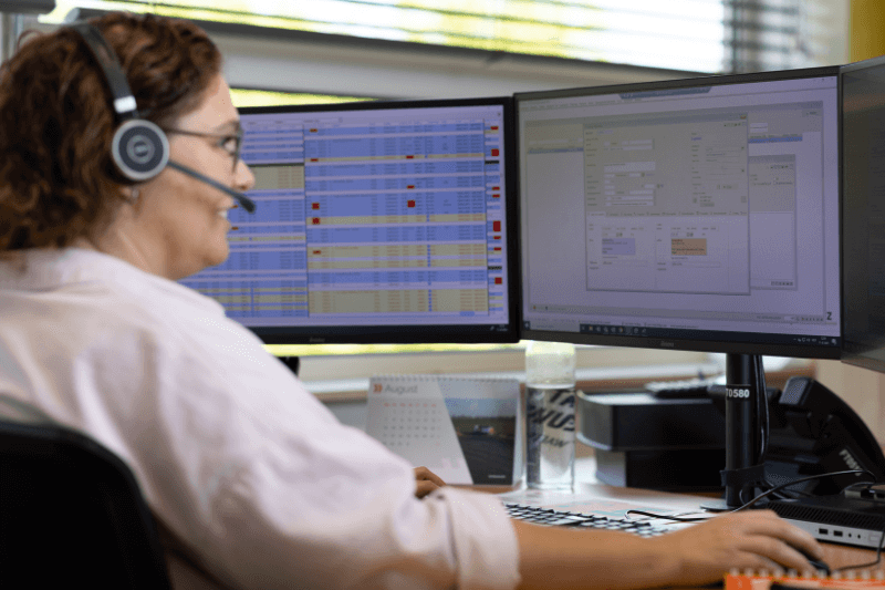 Customer Service Medewerker gekoeld transport image