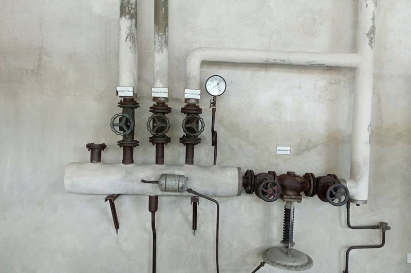 Teollisuusputkiasentajia image