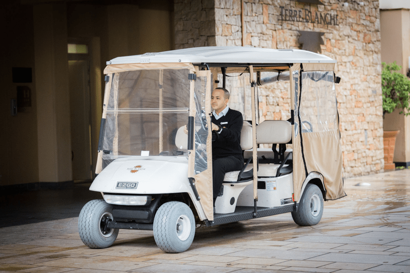 Stagiaire Guest Services Voiturier(e) Bagagiste image