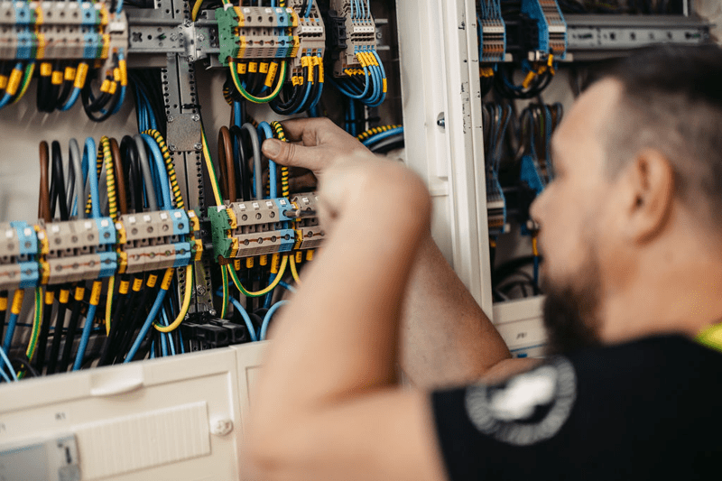 Serviceelektriker till Volt 24 El & Styr AB image