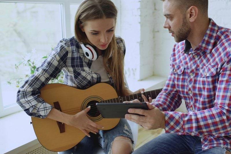 Join our team as a Guitar Tutor | Remote | Flexible | €20–€40/hr image