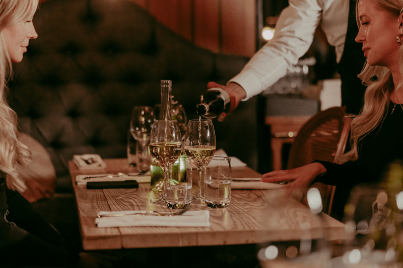 Serveringspersonal till Stortorgskällaren image