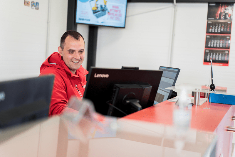 KLIENDITEENINDAJA image