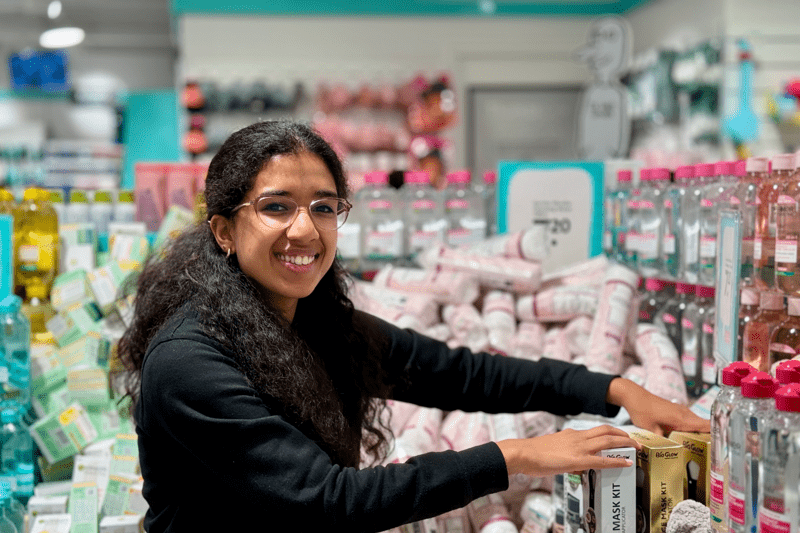 Store worker image