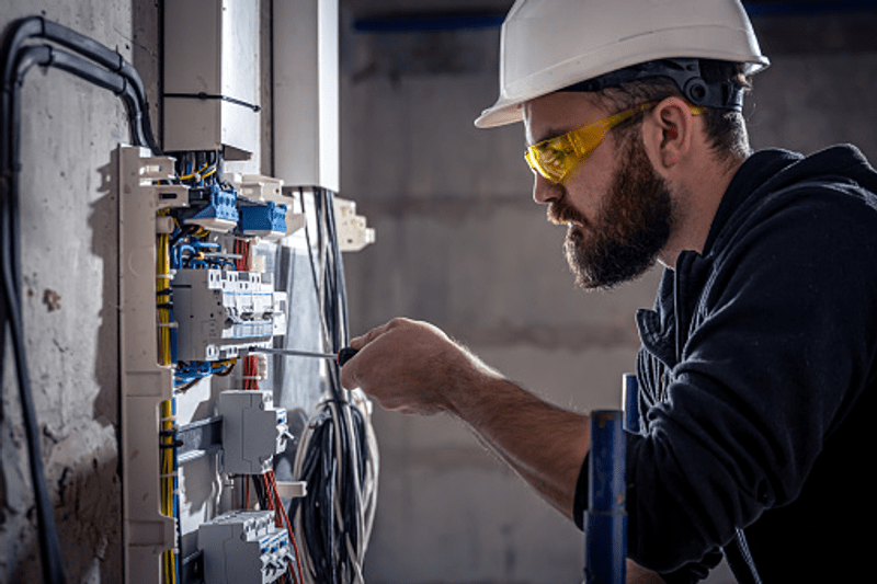 De Palm Island-Electrician image