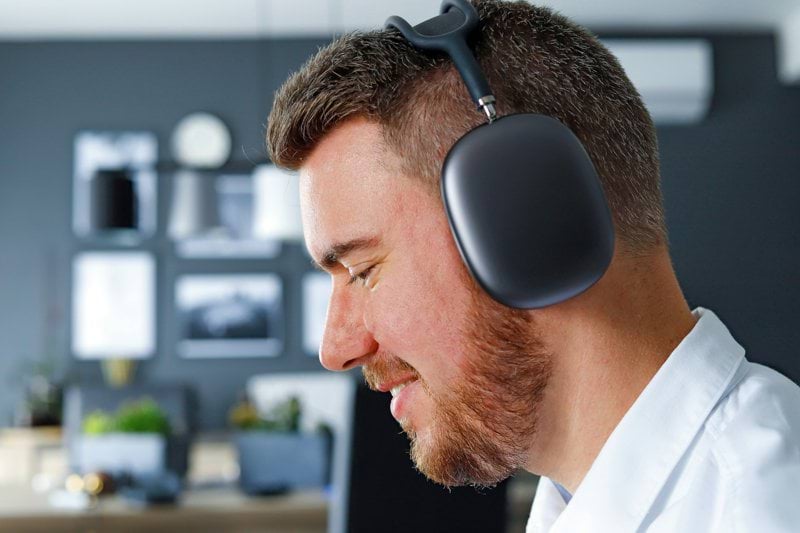 Travel Support Agent – Danish language image