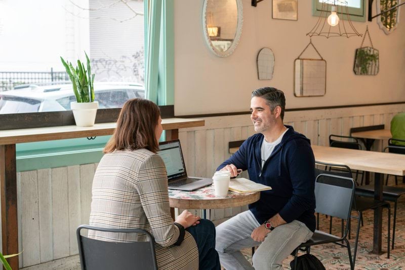 B2B-kenttämyyjä image