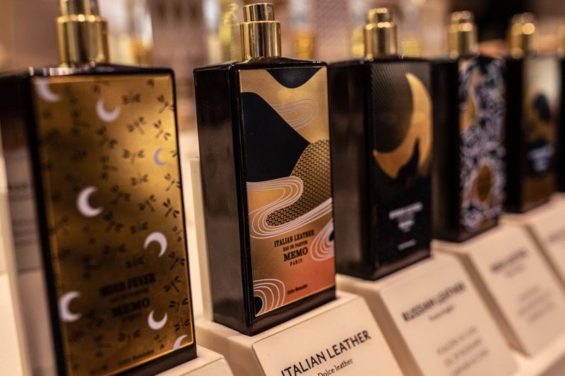 Säljare till doftsalongen på NK Beauty i Stockholm image