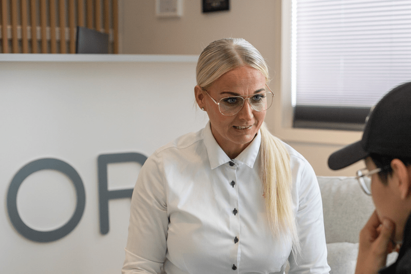 Myyntiyrittäjiä, Visor image