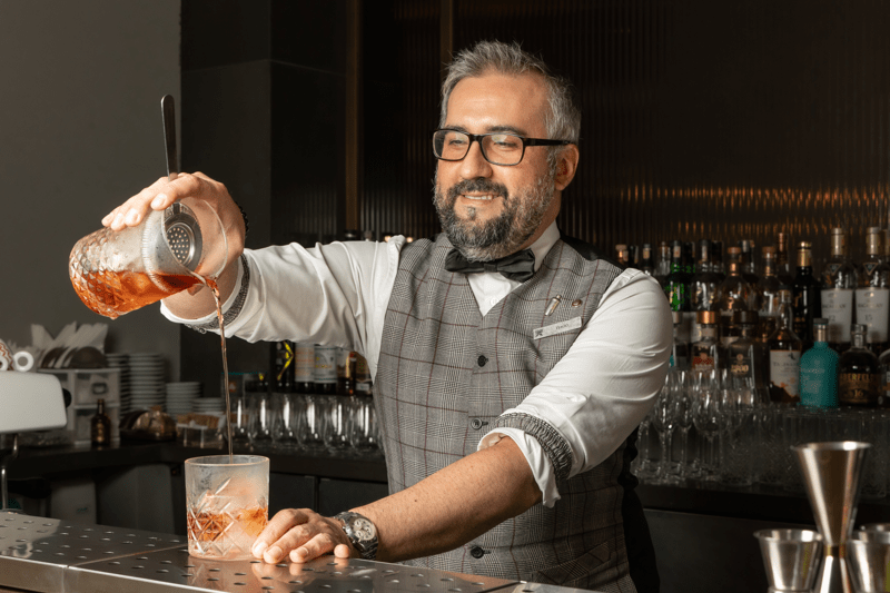 Barman/Barmaid image