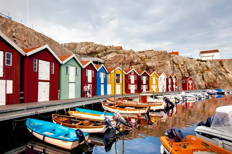Kock, servitör, bartender? Fartfyllt säsongsjobb på Smögen 🎉 image