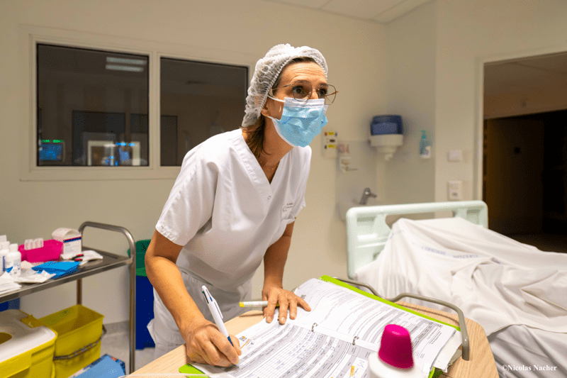 1 Infirmier(e) en unité de soins intensifs cardiologiques et neuro-vasculaires image
