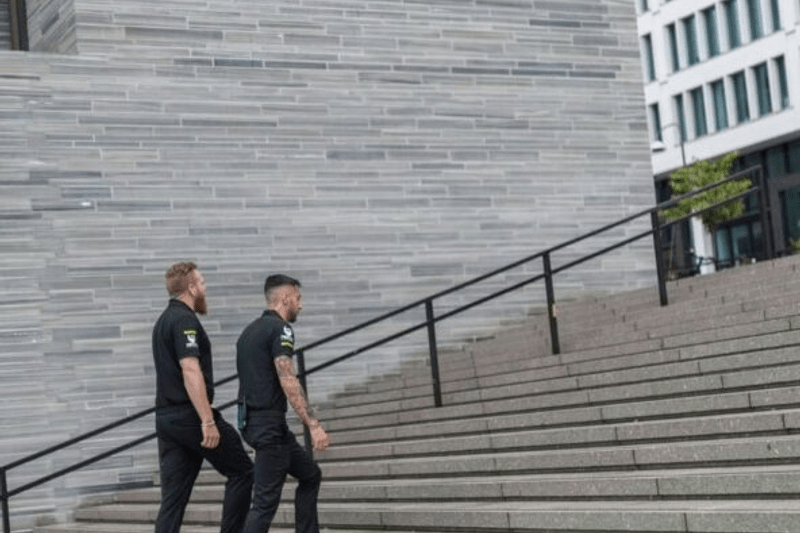 sivile og uniformerte vektere til stasjonæroppdrag i Oslo image