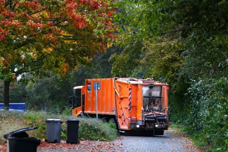 Jäteautonkuljettaja image