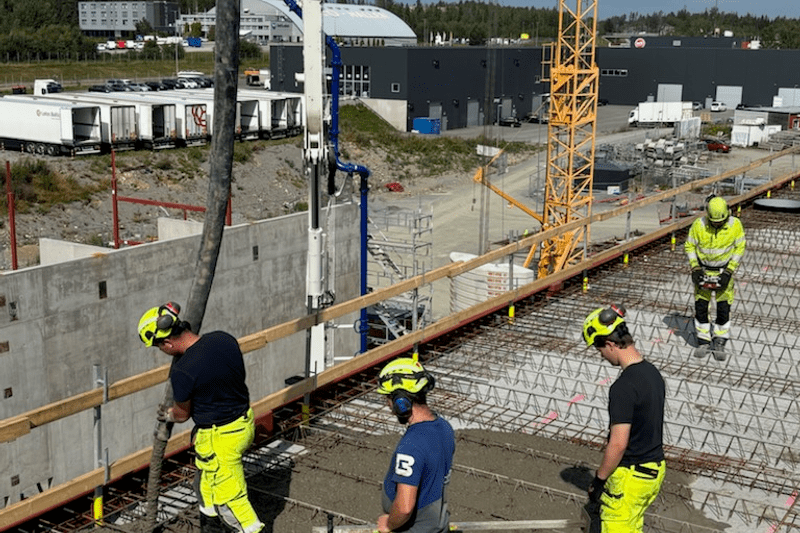 Tømrer og betongarbeidere image