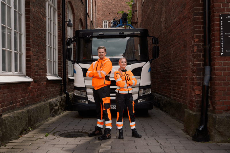 Yhdistelmäajoneuvonkuljettaja yövuoroon image
