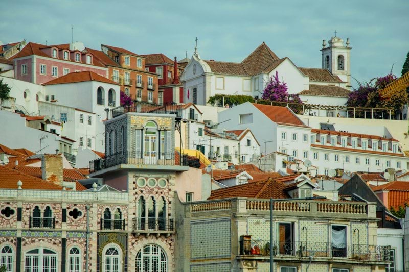 Dutch Customer Service in Lisbon image