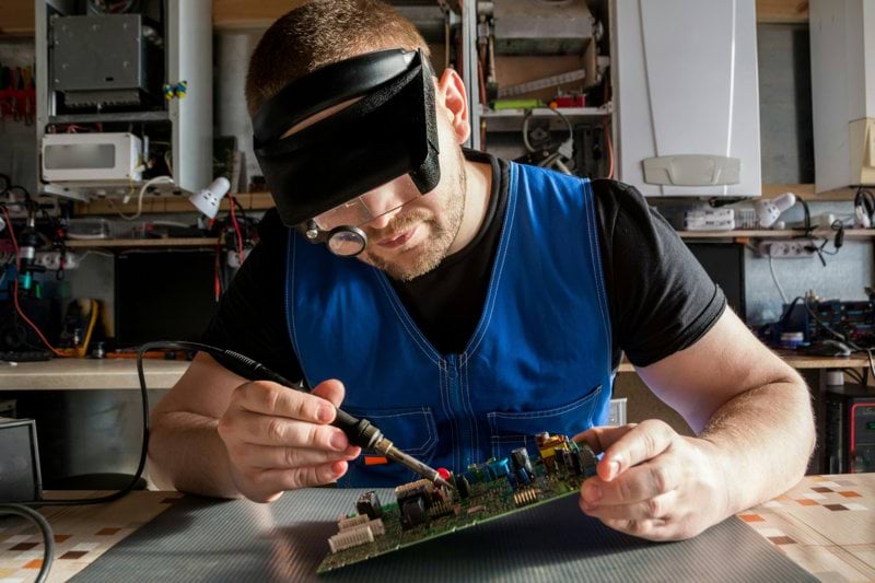 Elektronikmontör till tillverkande verksamhet i Täby image
