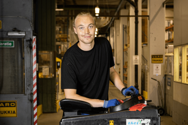 Pracownik transportu wewnętrznego (operator wózka widłowego) image