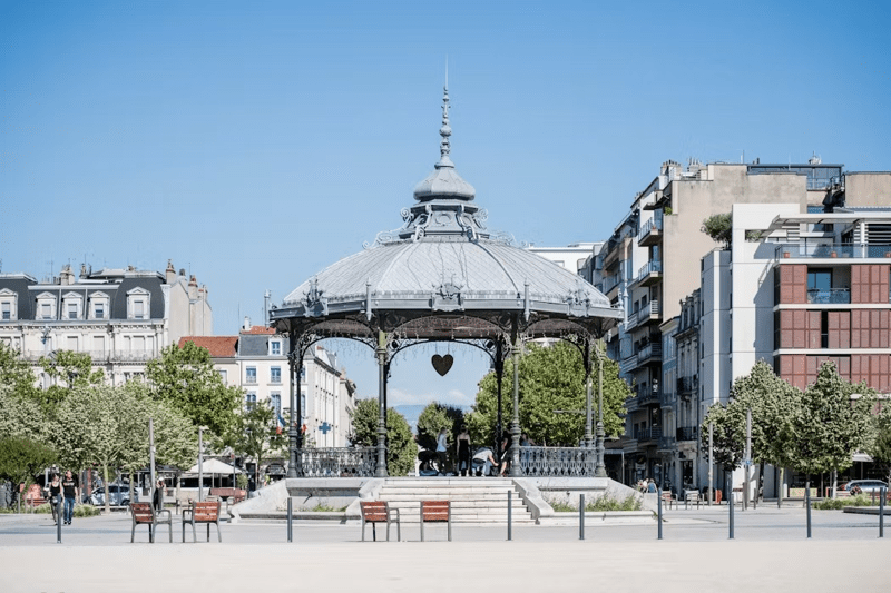 Commercial automobile H/F image