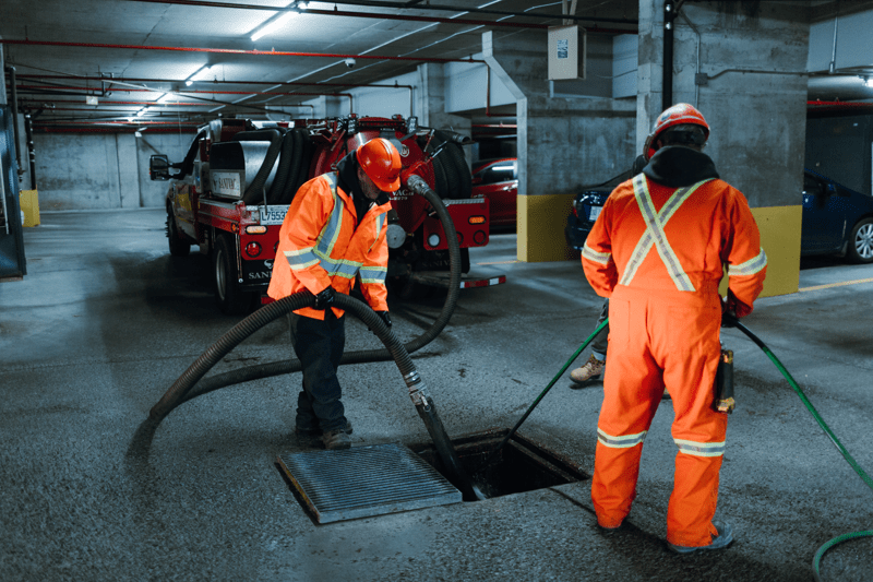 Aide-opérateur(trice) sur la route image