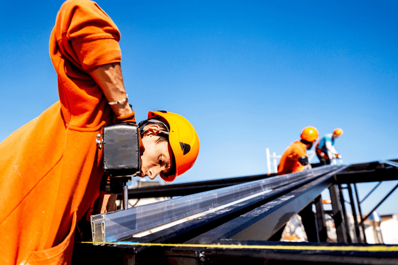 Facade and steel structure fitter image
