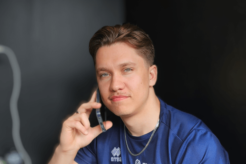 Erno calling