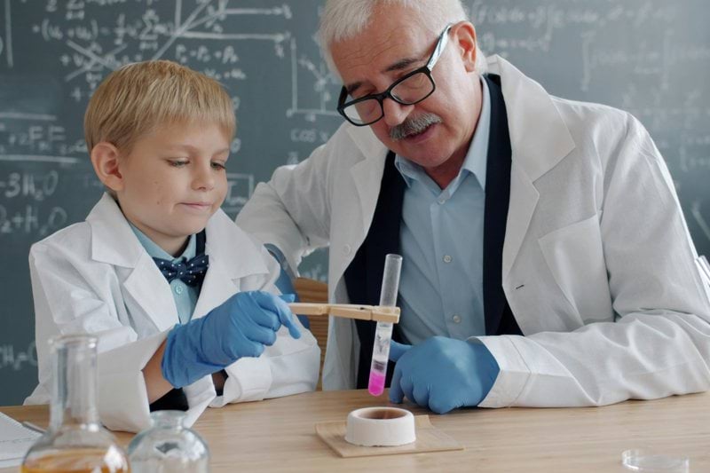 Earn Extra Money as a Chemistry Tutor in Austria | Flexible Work | €15–€40/hr image