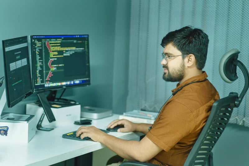 Senior Application Developer image