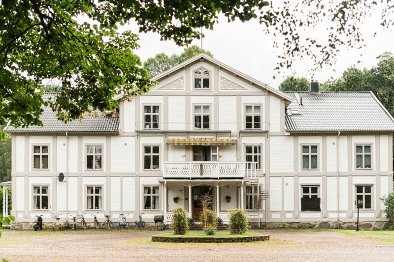 Unikas LSS-boende Porla Slott utanför Laxå söker boendestödjare image