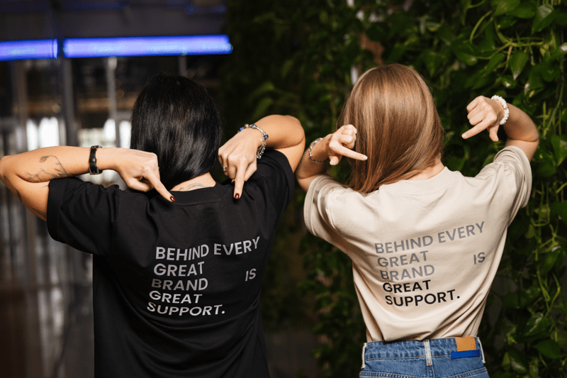 Middle Customer Support Agent image