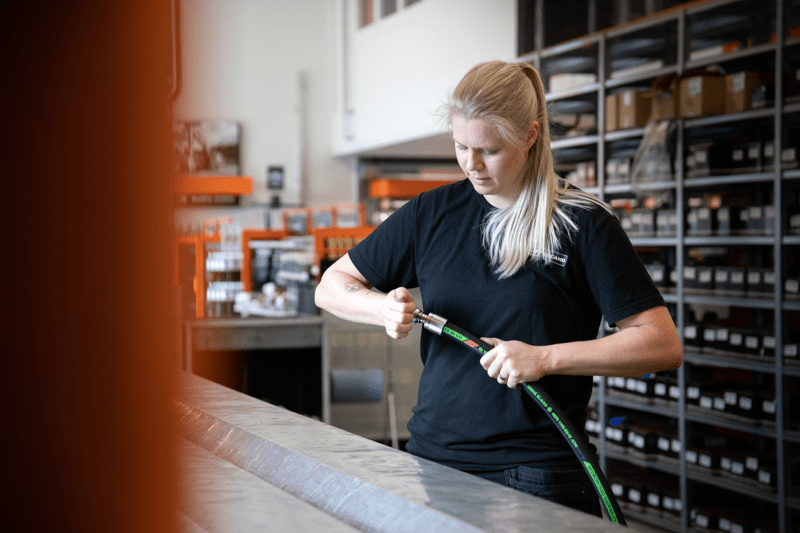 Duktiga montörer till framgångsrikt företag image