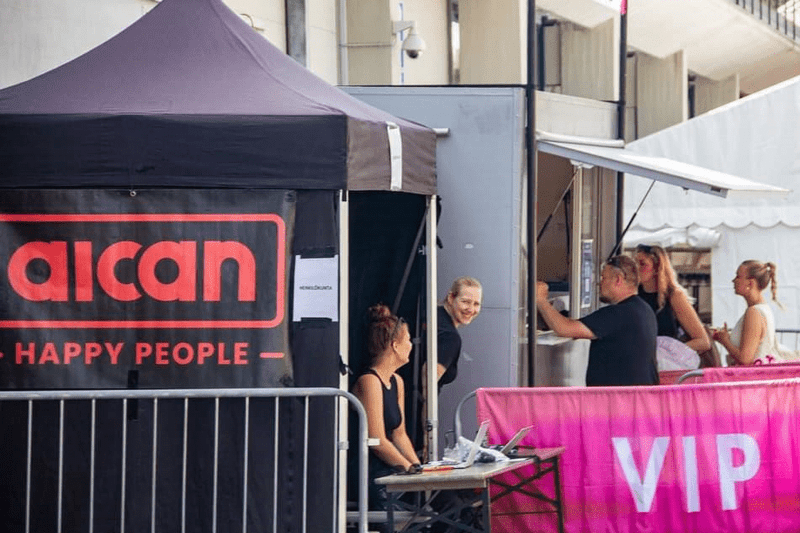 HR-harjoittelija AiCan Happy Peoplen festivaalitiimiin image