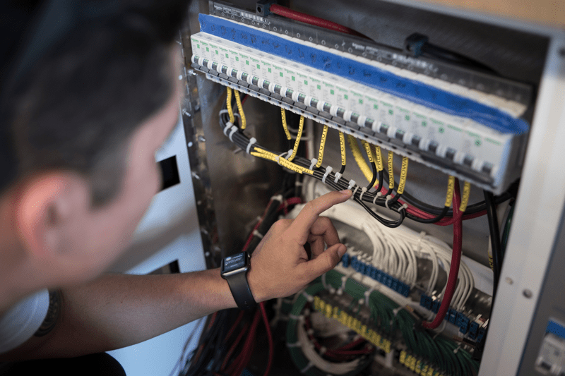 Electrician - Marine image