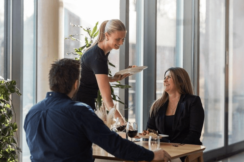 Waitresses Wanted – Work in Norway! image