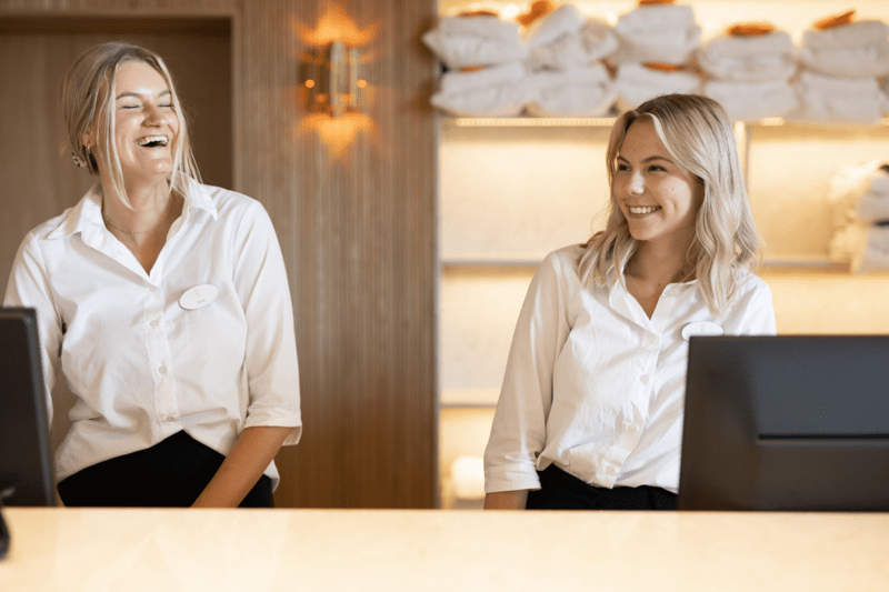 Hotellreceptionist extra image
